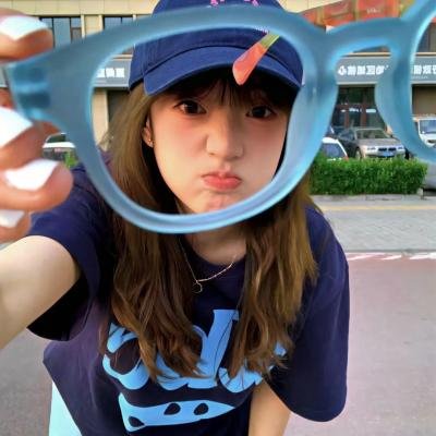 拿针的女孩